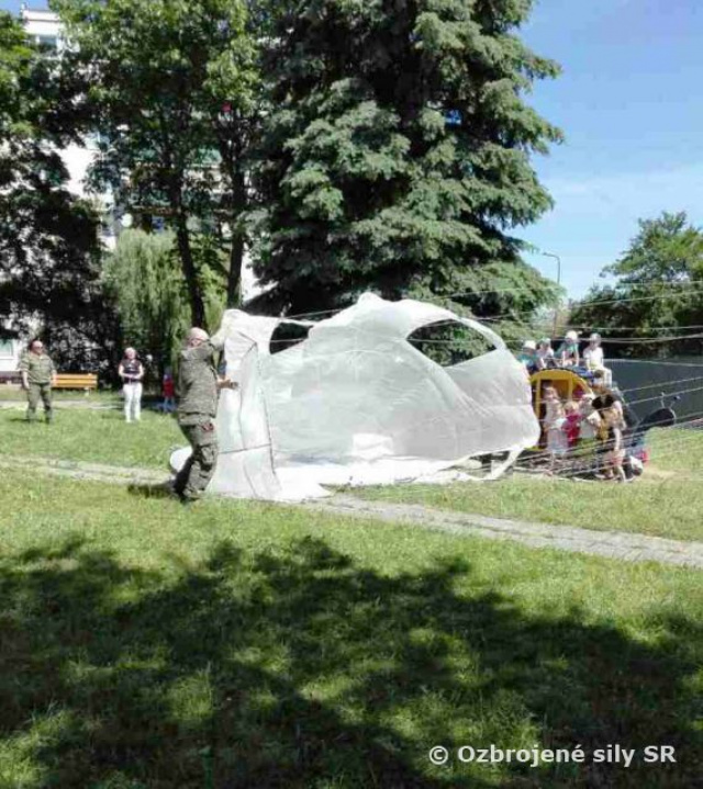 Vojaci z Prešova prednášali deťom v bardejovskej materskej škole