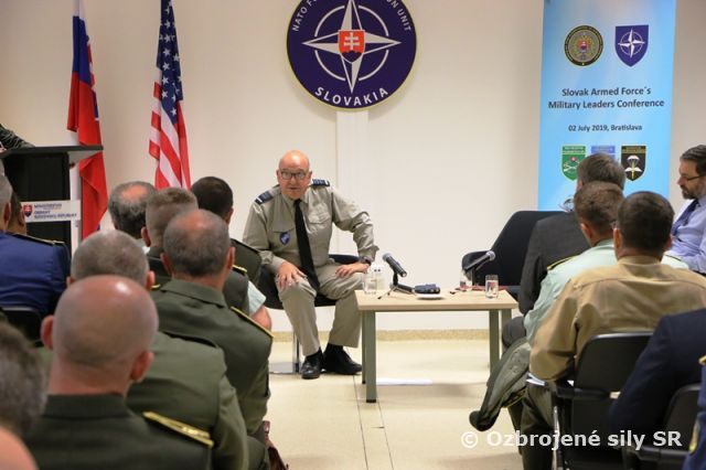 Predseda vojenského výboru NATO na Slovensku