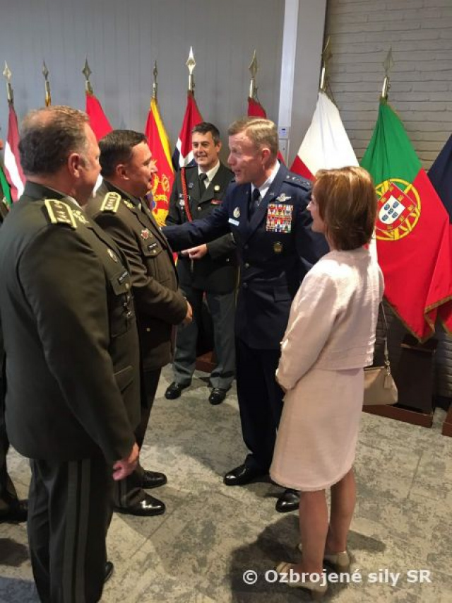Ceremoniál výmeny veliteľa spojeneckých síl v Európe