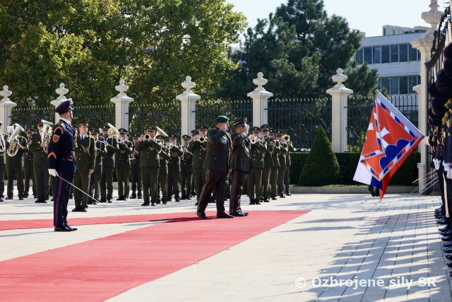 Rozlúčka s odchádzajúcimi generálmi
