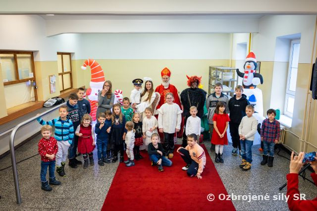 Mikuláš Čestnej stráže prezidenta SR.