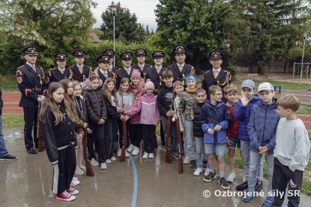 Prezentácia na verejnosti na základných školách