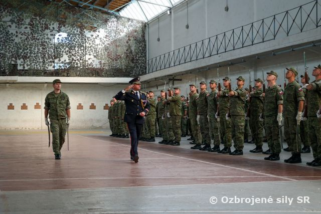 Udelenie odmien príslušníkom Čestnej stráže prezidenta SR
