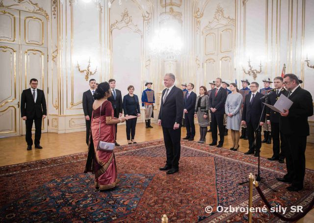 Prezident prijal poverovacie dekréty