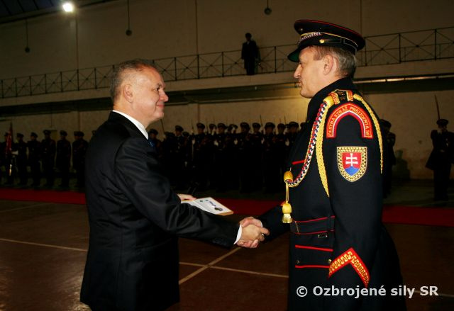 Slávnostný nástup útvaru s puncom výnimočnosti