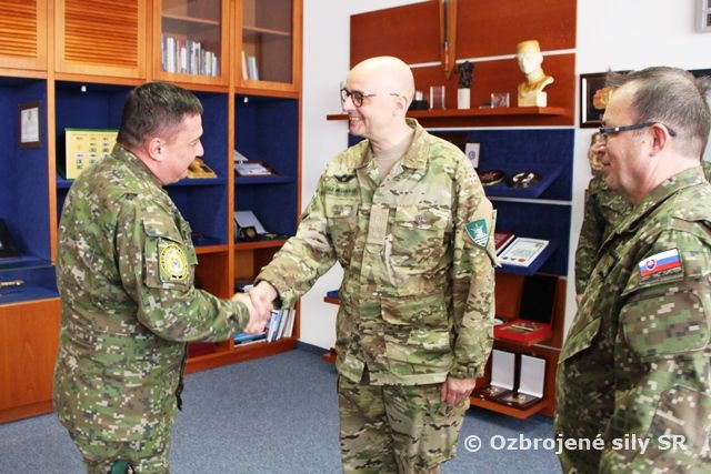 Generál Zmeko sa stretol so zástupcom veliteľa Mnohonárodného zboru zo Štetína