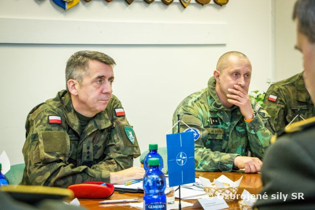 Veliteľ mnohonárodného zboru NATO na Slovensku