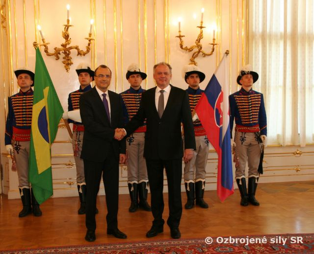 Prezident prijal poverovací dekrét