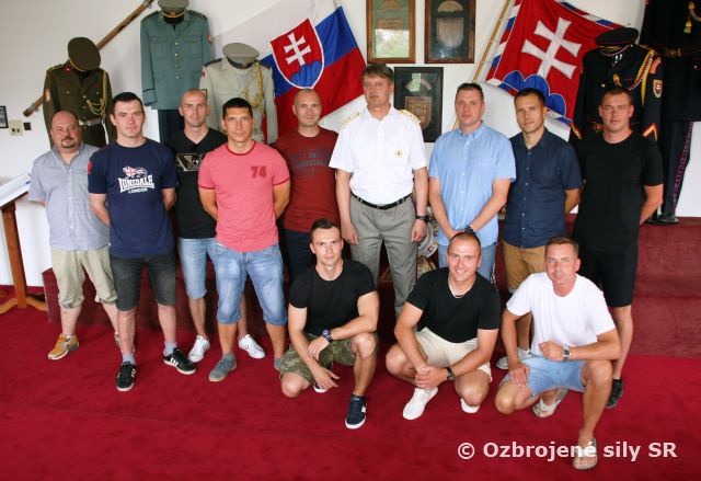 Čestnú stráž prezidenta SR navštívili príslušníci Hradní stráže Praha