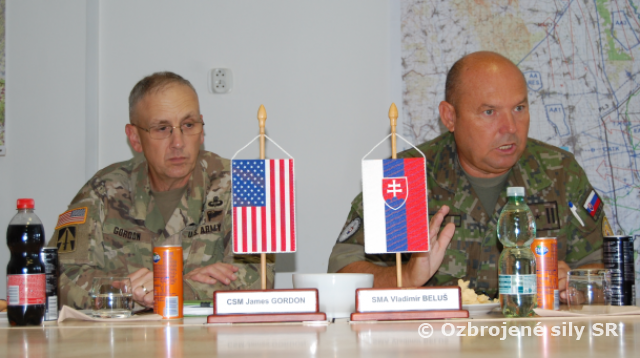 Veliaci poddôstojník z Indiany na pracovnej návšteve na Slovensku