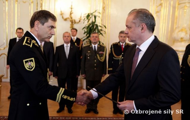 Prezident SR vymenoval a povýšil vojenských a policajných generálov