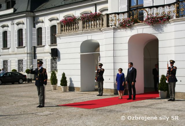 Novovymenovaní veľvyslanci odovzdali do rúk prezidenta menovacie dekréty