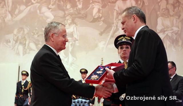 Prezident udelil najvyššie štátne vyznamenania	