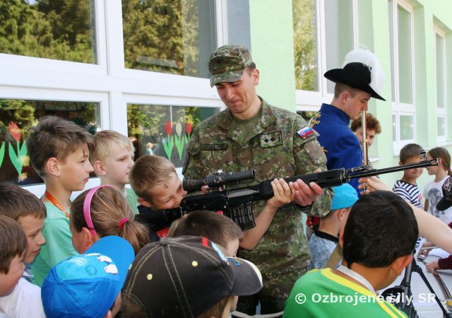 Prezentácie ČS PSR sprevádzal burácajúci potlesk a radostné výkriky detí