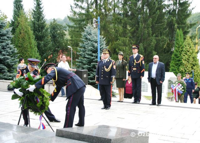 ,,Večná sláva hrdinom !"