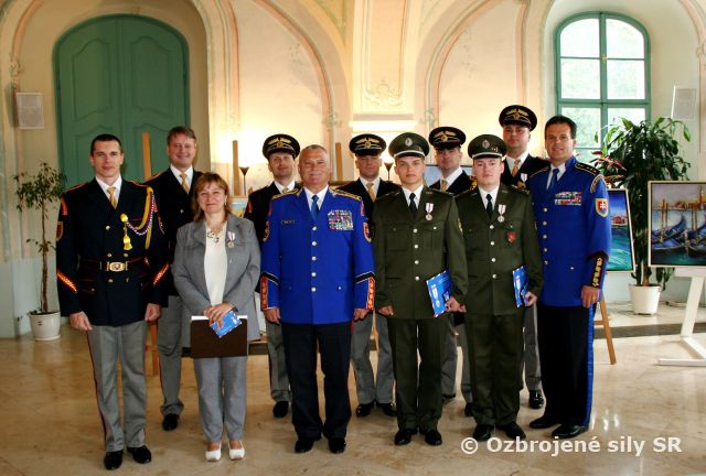 Náčelník VK PSR udelil vojenské medaile