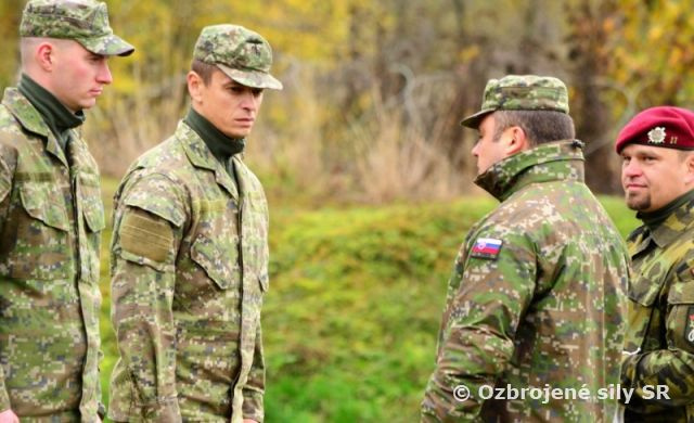 Medzi úspešnými absolventmi elitného kurzu Komando sú aj profesionáli Ozbrojených síl SR