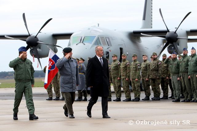 Minister Gajdoš slávnostne odovzdal vojakom do užívania prvé lietadlo Spartan