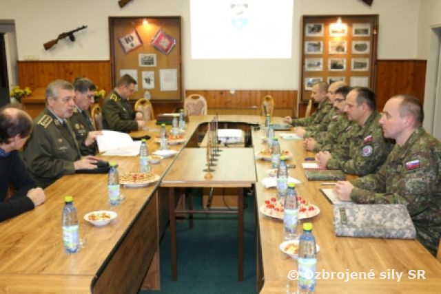 Generál Maxim na kontrole útvarov na východe Slovenska