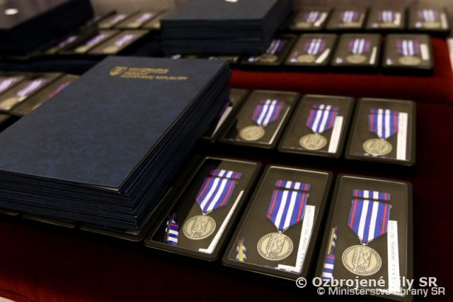 Zamestnanci rezortu obrany a profesionálni vojaci si pripomenuli 25. výročie vzniku Slovenskej republiky a Ozbrojených síl SR