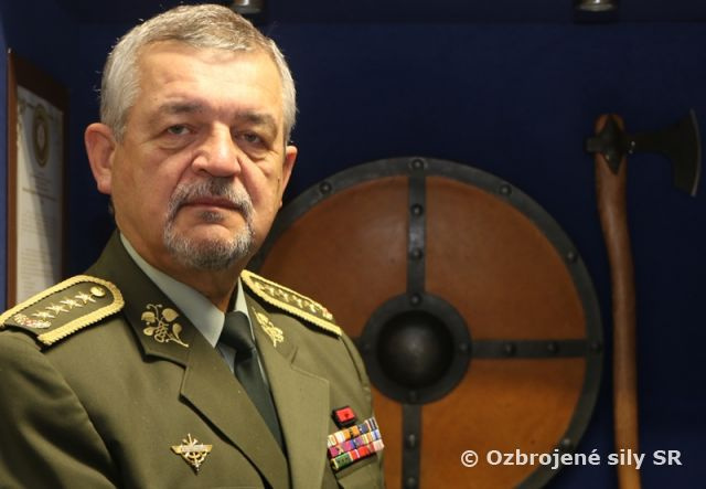 Vážení príslušníci ozbrojených síl, profesionálni vojaci a zamestnanci!