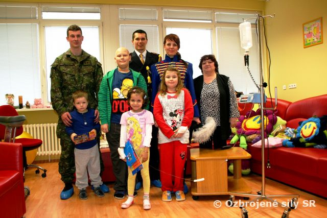 Príslušníci ČS PSR navštívili detskú onkológiu