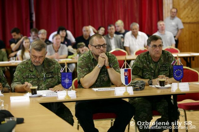 Ozbrojené sily, polícia, hasiči a záchranári si precvičili pomoc obyvateľom počas vojnového stavu