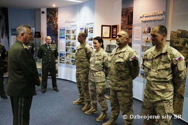 Náčelník generálneho štábu sa rozlúčil s príslušníkmi PCHT