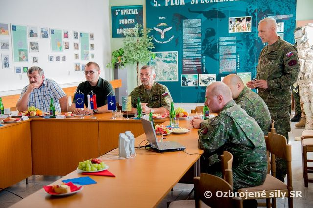 Členovia výboru NR SR pre obranu a bezpečnosť v Žiline a Trenčíne