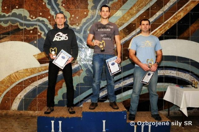 Príslušník ČS PSR na stupni víťazov