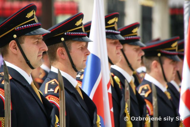 Veľvyslanci odovzdali prezidentovi SR poverovacie listiny