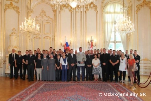Členovia Pápežskej švajčiarskej gardy navštívili čestnú stráž