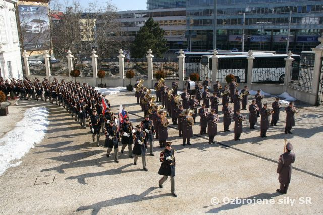 Odovzdávanie poverovacích listín