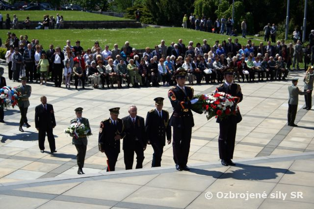 Na Slavíne si uctili obete 2. svetovej vojny