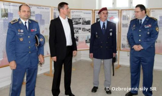 Posádkový klub Trenčín prispel k otvoreniu výstavnej sezóny 2012 v Piešťanoch