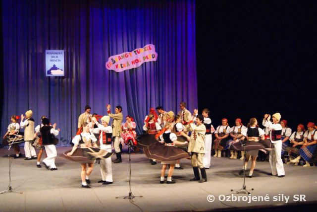 DIVADELNÉ FAŠIANGY v Posádkovom klube Trenčín