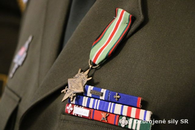 Slovenskí vojaci dostali vyznamenanie od poľského prezidenta A. Dudu