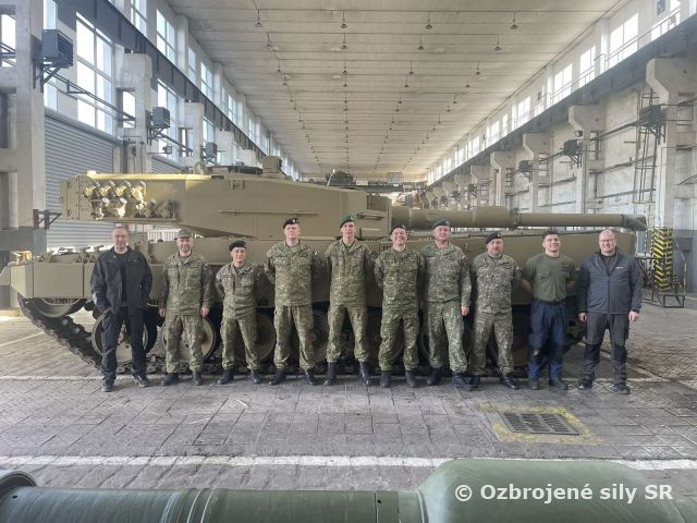Kurz dielenských špecialistov Leopard 2A4
