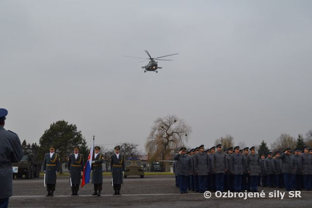 Generál Maxim ocenil príslušníkov vrtuľníkového krídla Prešov