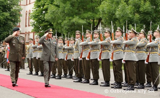Generál Kostarakos na návšteve SR