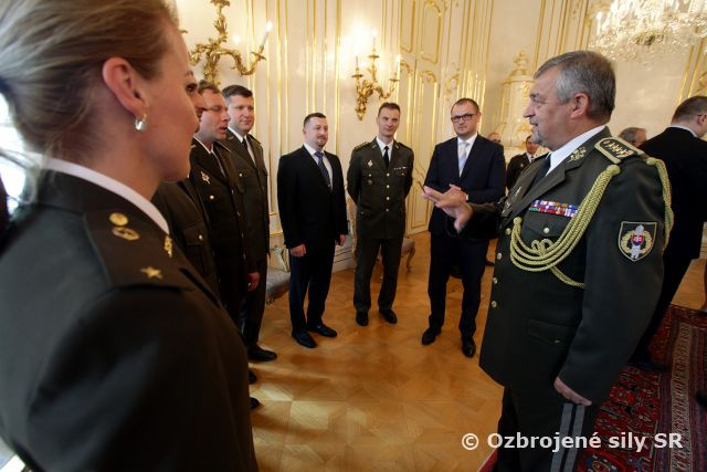 Prezident SR A. Kiska sa stretol s víťazným tímom OS SR z medzinárodného kybernetického cvičenia