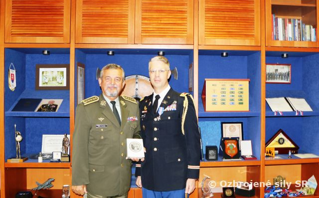 Stretnutie náčelníka GŠ OS SR s odchádzajúcim vojenským predstaviteľom USA
