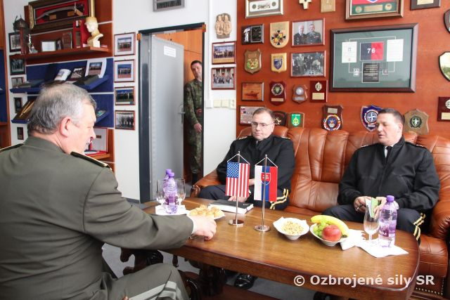 Veliteľ USAREUR a veliteľ Národnej gardy štátu Indiana na návšteve Slovenska