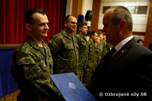 Minister obrany ocenil víťazný tím