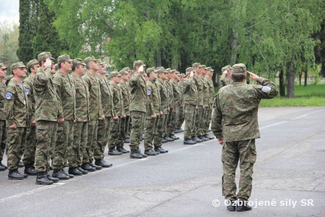 Slávnostný nástup zvolenskej brigády ku Dňu víťazstva nad fašizmom