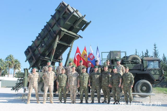 Generálporučík Maxim navštívil slovenských vojakov v operácii ACTIVE FENCE