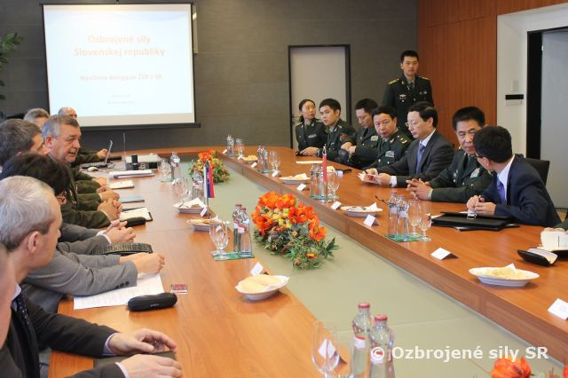 Generál Maxim prijal delegáciu Čínskych ozbrojených síl