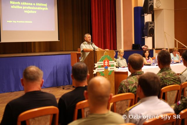 Náčelník GŠ generálporučík Milan Maxim predstavil návrh nového zákona o štátnej službe profesionálnych vojakov