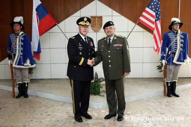 Náčelník generálneho štábu generálporučík Maxim privítal veliteľa Národnej Gardy Indiany generálmajora Umbargera