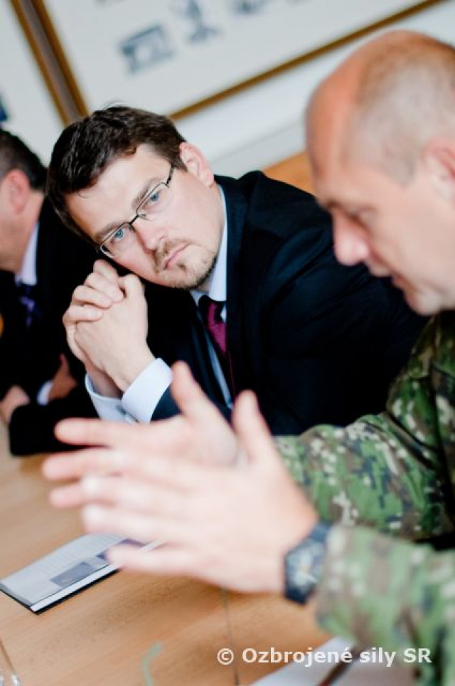 Špeciálne sily v Žiline navštívil štátny tajomník MO SR Ondrejcsák
